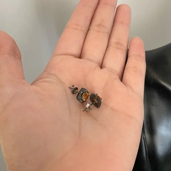 Small rectangular sterling silver dark color amber studs - Picture 4 of 6